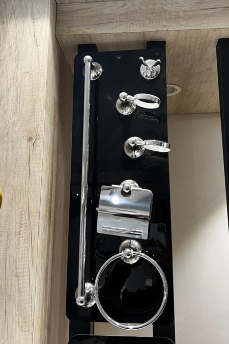 طقم إكسسوارات حمّام جداري كروم – كلاسيك (6 قطع)